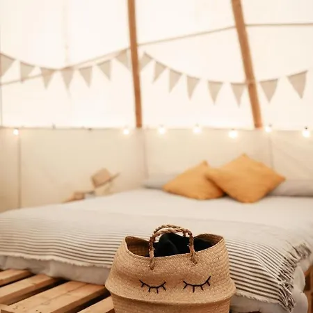 White House On Wye Glamping Hotel Hereford Exterior photo